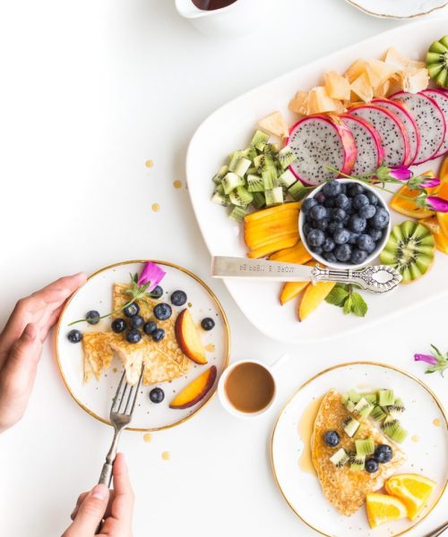 Repas équilibré préparé par un nutritionniste : des fruits, des légumes et des aliments riches en nutriments pour une alimentation saine Repas équilibré préparé par un nutritionniste : des fruits, des légumes et des aliments riches en nutriments pour une alimentation saine