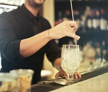 barman cocktail